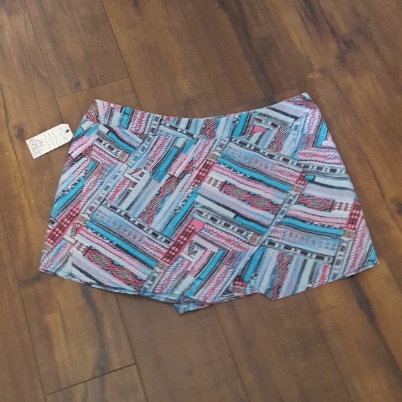 Pink Rose - Blue & Pink‎ Abstract Shorts - Picture 1 of 5